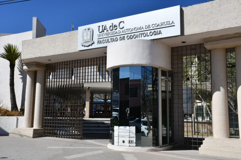 Da Facultad de Odontología de la UAdeC atención dental gratuita a la comunidad universitaria