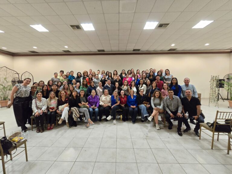 Miembros de AMPI Laguna reciben conferencia