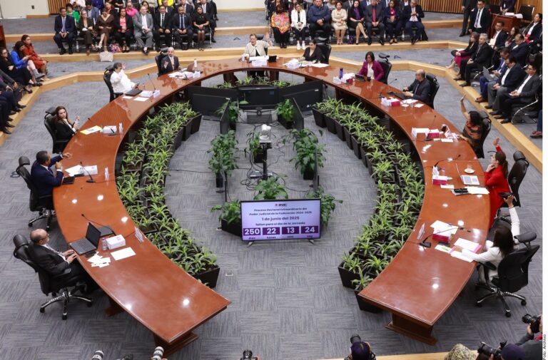 Oficializa INE candidaturas para elección judicial