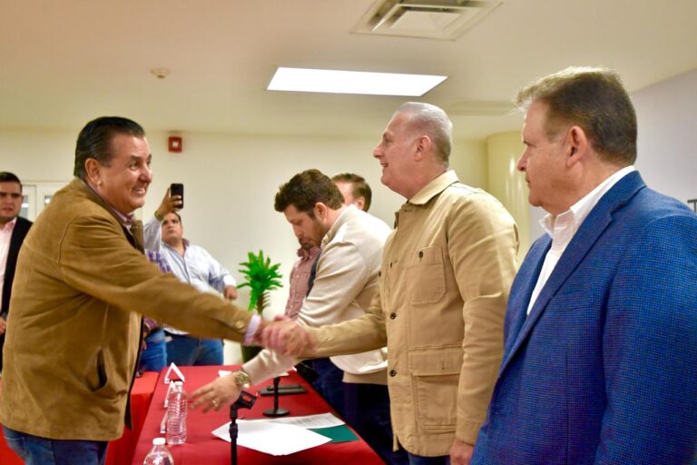 Román Alberto Cepeda González toma protesta a José Antonio Gutiérrez Jardón como gerente general del Sistema Intermunicipal de Aguas y Saneamiento Torreón-Matamoros Coahuila