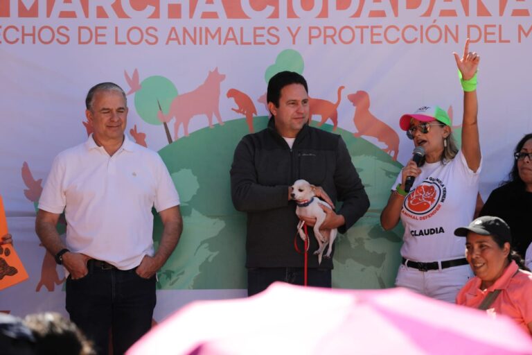 Se compromete Javier Díaz a trabajar con sociedad civil por animales de compañía