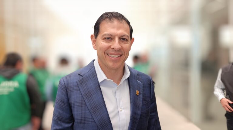 Va rector Octavio Pimentel por certificación de calidad en carreras de la UA de C