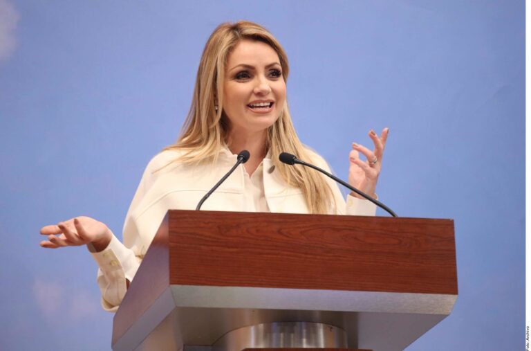 Angélica Rivera estrena romance con Diego Klein