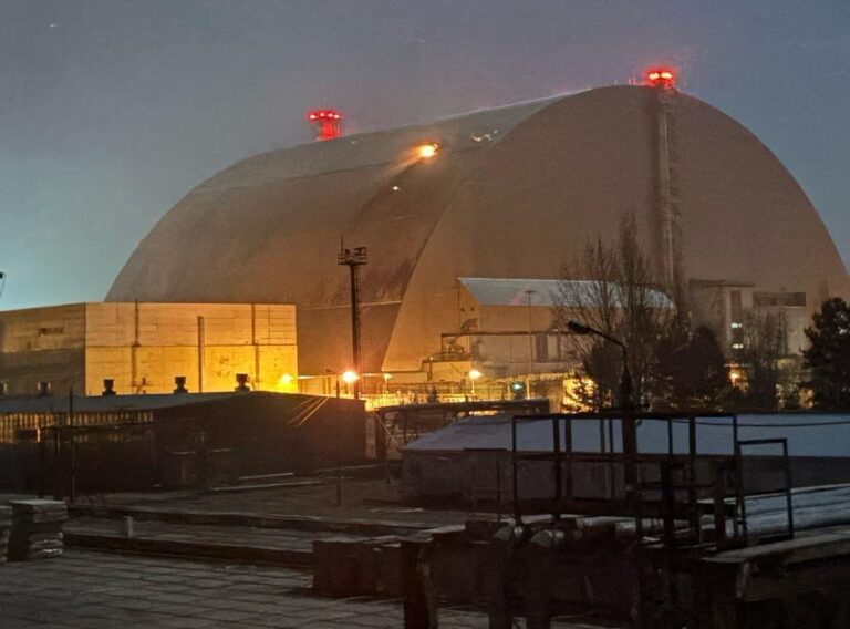 Atacan instalaciones de Chernóbil, Rusia y Ucrania niegan responsabilidad