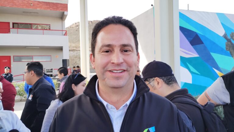 Busca Javier Díaz aumentar becas para cadetes de la Policía de Saltillo