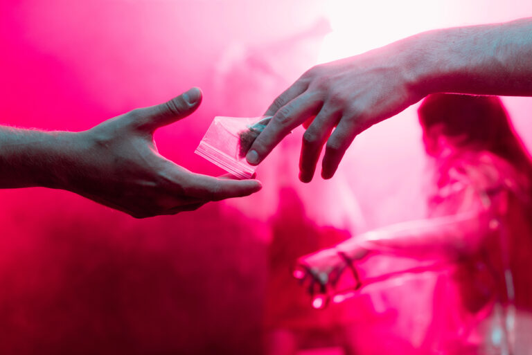 Consumo de drogas sintéticas, problema común México-EUA