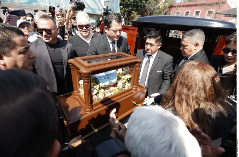 Despiden a Paquita la del Barrio en su restaurante