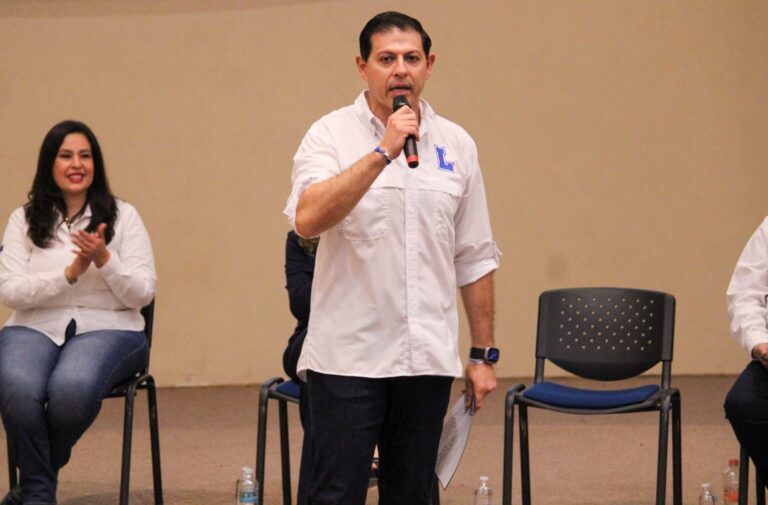 Dialoga rector de la UA de C con estudiantes de la Unidad Laguna