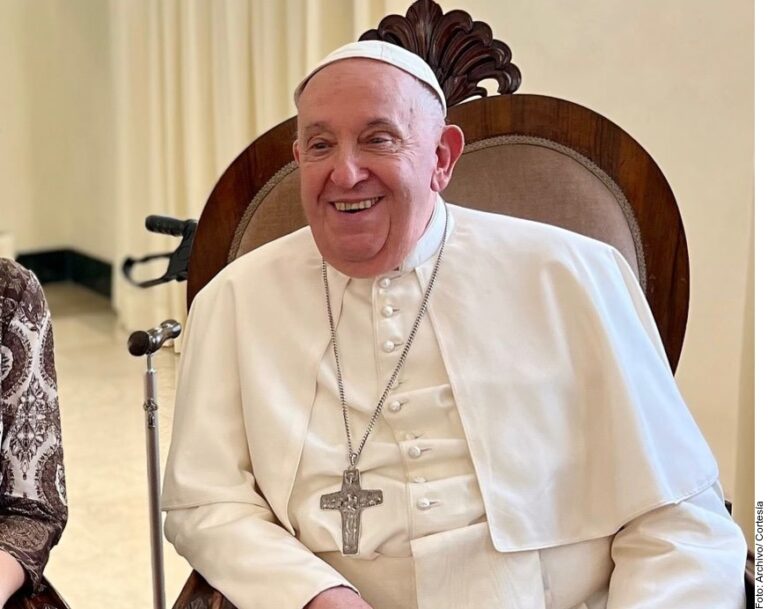 El Papa Francisco tiene leve mejoría en su estado de salud