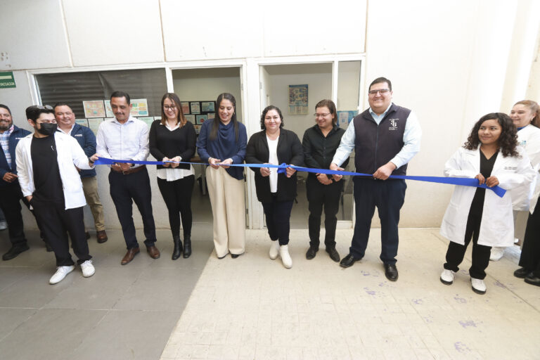 Facultad de Sistemas de la UA de C recibe equipo Wireless y CCTV por parte de la empresa Magna Mecanismos e inaugura consultorio dental