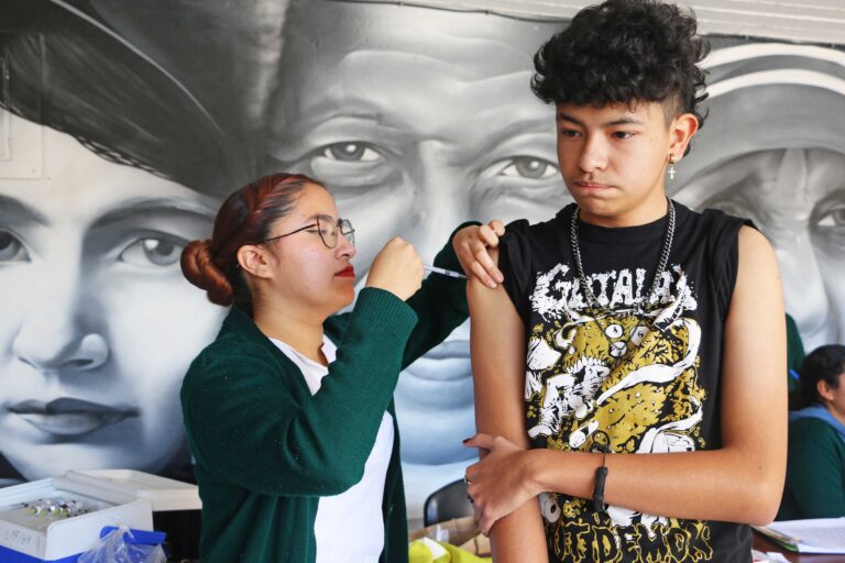 Inicia en la UA de C la campaña “Vacúnate”, en colaboración con el IMSS