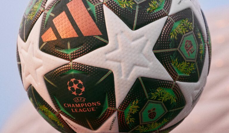 Presentan el balón que se usara para la fase final de la Champions League