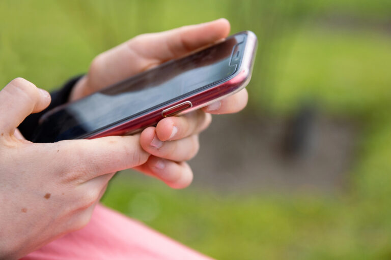Prohíben celulares en escuelas de Querétaro