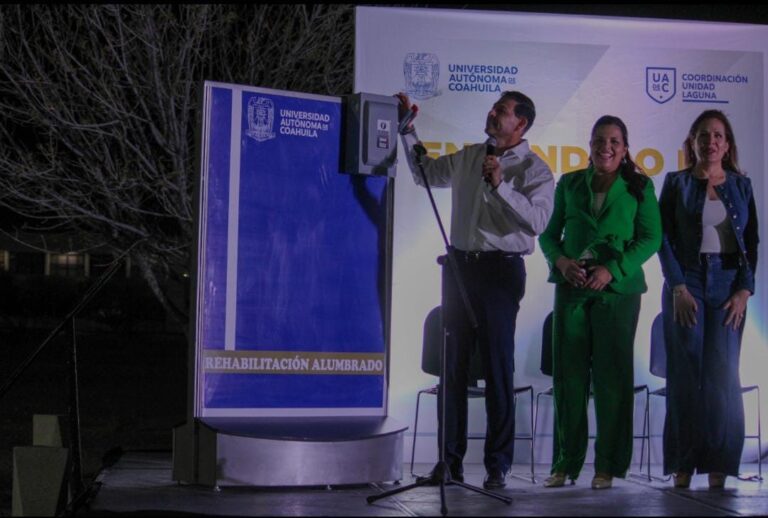 Rector de la UA de C cumple compromiso con mejorar el alumbrado en el Campus Universitario de Torreón