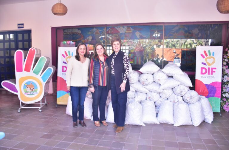 Selina Bremer de Cepeda entrega 1.5 toneladas de tapitas de plástico a asociación civil de Torreón, en favor de niños y jóvenes con cáncer