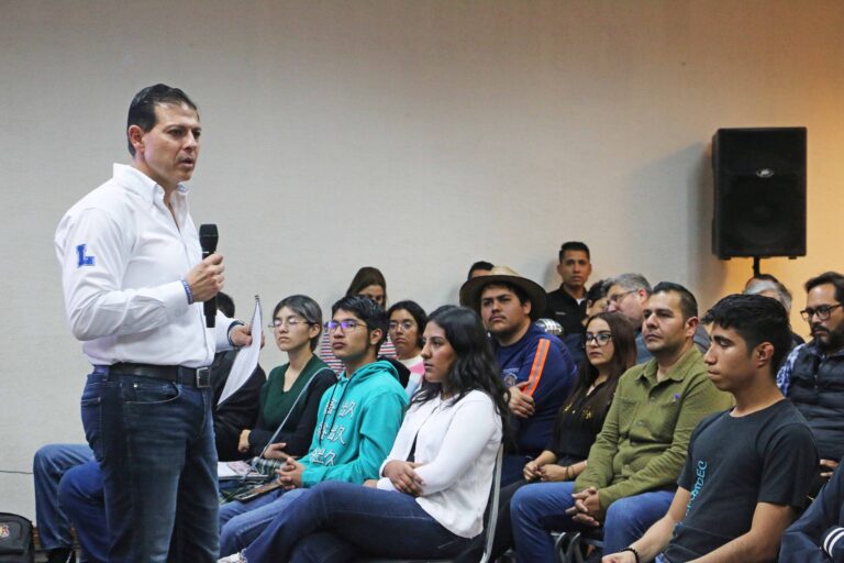 Sostiene rector de la UA de C Diálogos que inspiran con artistas y personal de cultura