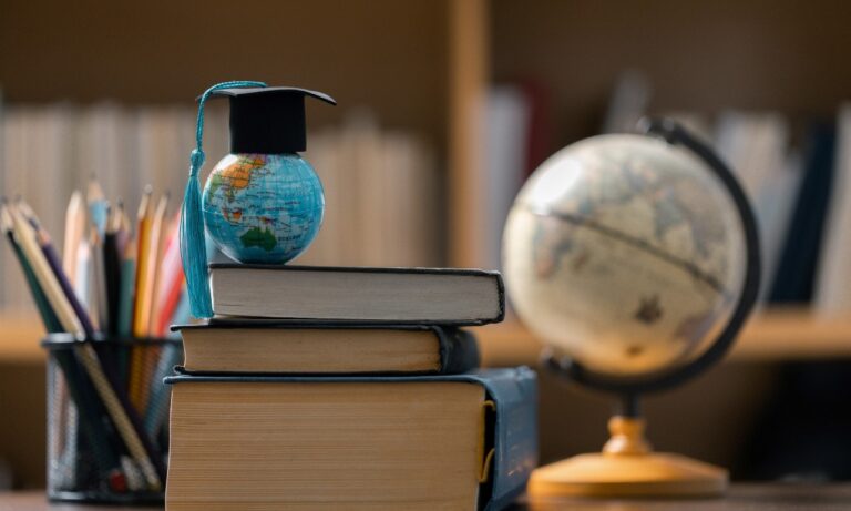 Avanza en tu Carrera Académica desde Cualquier Lugar