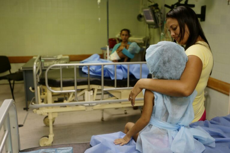 Piden padres de niños con cáncer al Gobierno Federal atender desabasto de medicamentos