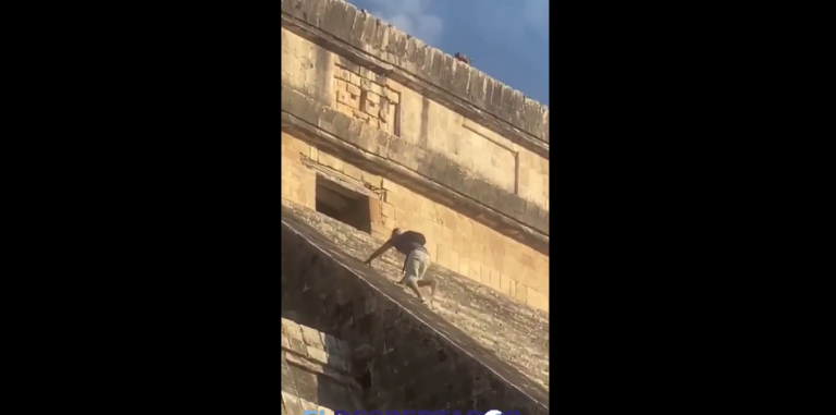 Viral, turista extranjero es golpeado por subir a la pirámide de Chichen Itzá