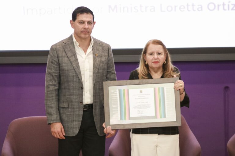 Comparte la ministra Loretta Ortíz Ahlf la ponencia Retos del Poder Judicial de la Federación con la comunidad de la UAdeC