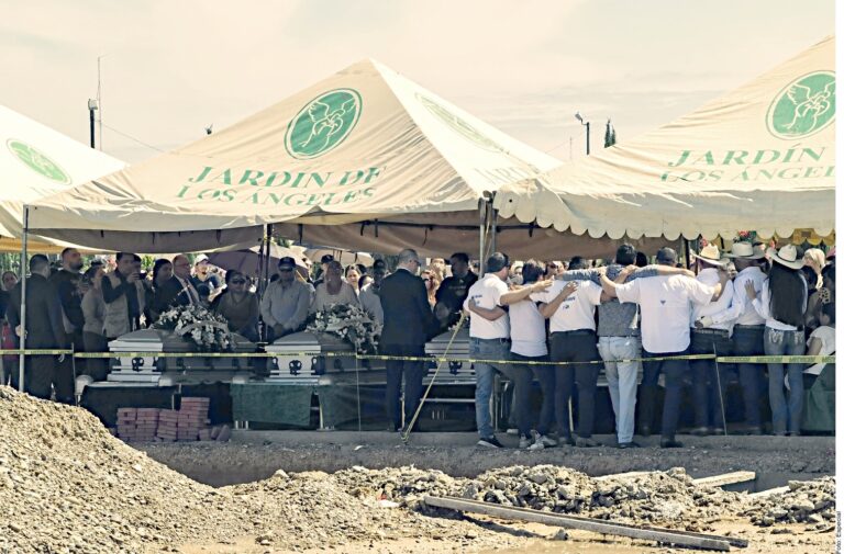 Dan último adiós a ocho víctimas de la tragedia
