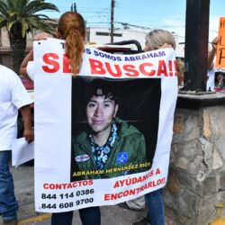 Familiares se manifiestan en Ramos Arizpe tras desaparición de joven 