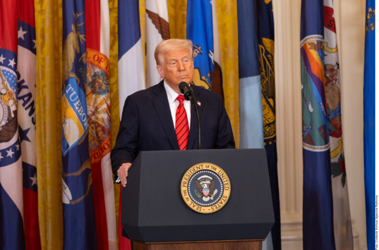 No quiero autos construidos en México.- Trump