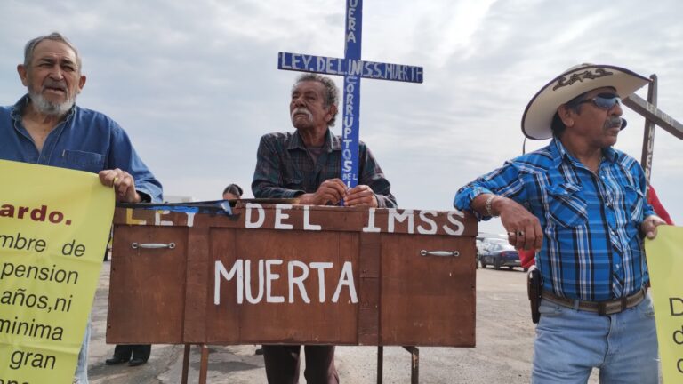Protestan ex trabajadores de AHMSA por recibir pensiones de acuerdo al salario mínimo de hace 25 años