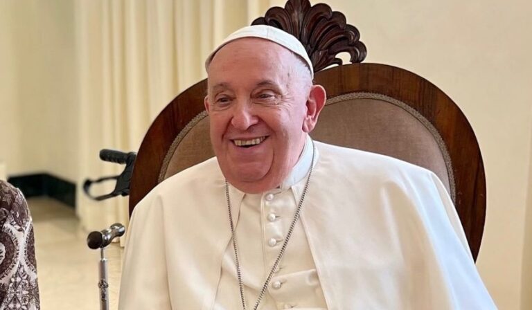 El Papa Francisco muestra signos de mejora, informa el Vaticano