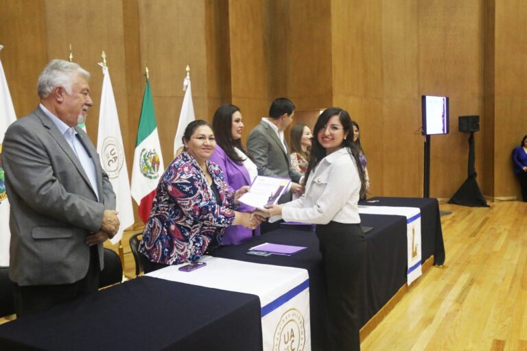 Entrega UA de C 92 reconocimientos a la Mujer Universitaria 2024-2025