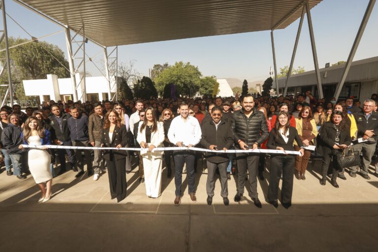Inaugura Rector de la UA de C la Cubierta Bioclimática del patio central de la FCA Unidad Sureste