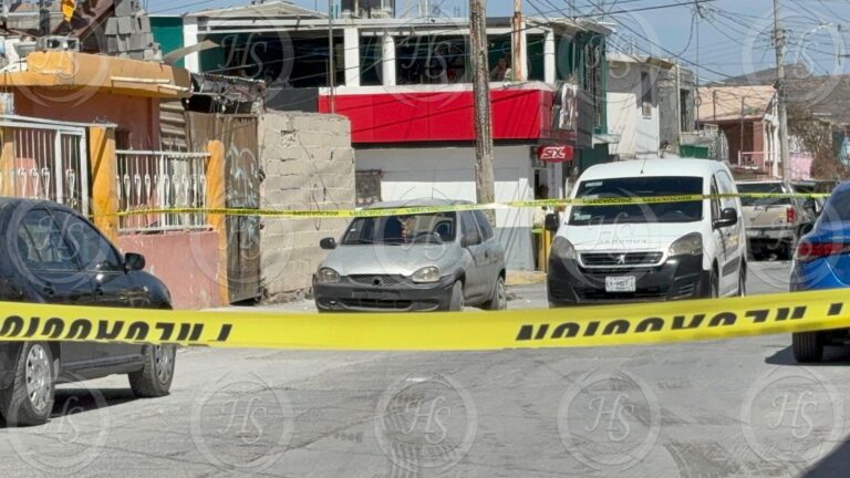 Muere prensado por vehículo que reparaba en Saltillo