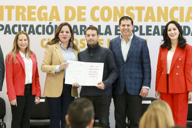 Ofrece la UAdeC tres mil becas para estudiar inglés a trabajadores de la industria del turismo