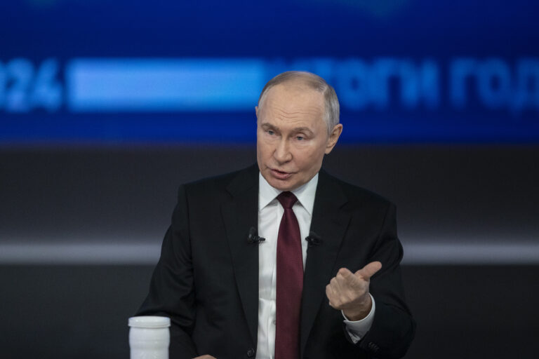 Vladimir Putin afirma que Rusia no pretende atacar a nadie