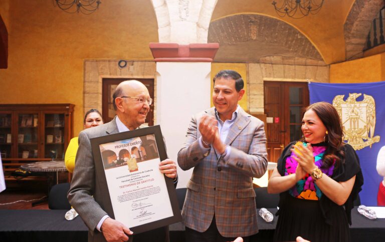 Reconoce UA de C como Profesor Emérito al Dr. Carlos Manuel Valdés Dávila