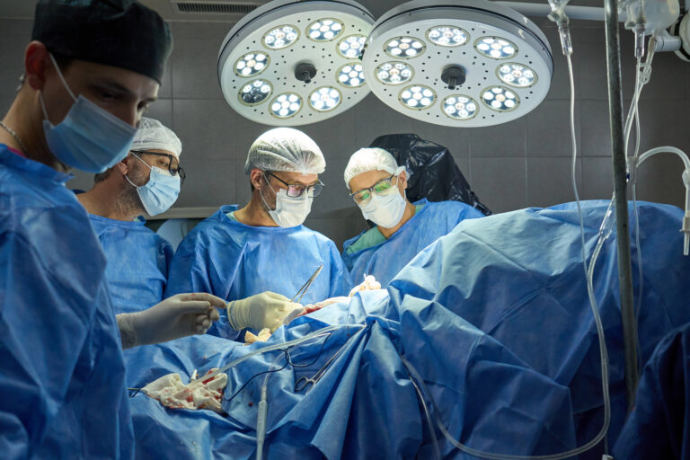 Un estudio concluye que operarse en viernes no es una buena idea