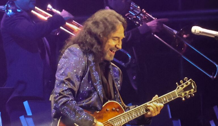 Marco Antonio Solís enamora a Saltillo con un concierto de más de dos horas