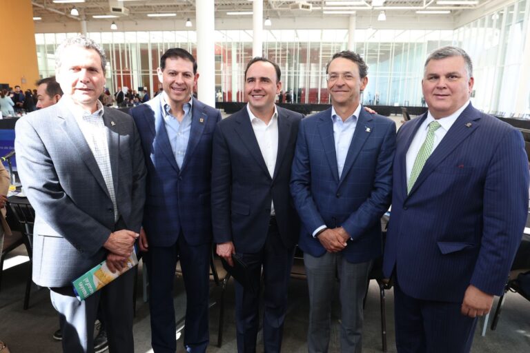 “Inyecta” Manolo dosis de confianza a empresarios de Coahuila