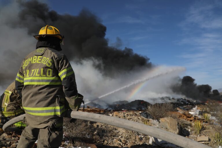 ¡Arde Saltillo! cientos de bomberos combaten incendios simultáneos