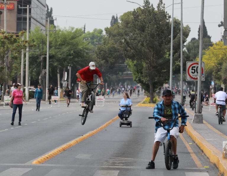 Cientos de personas disfrutan actividades de la Ruta Recreativa