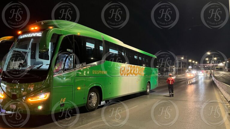 Atropellado por autobús en Ramos Arizpe: Un hombre pierde la vida tras brincar muros de contención