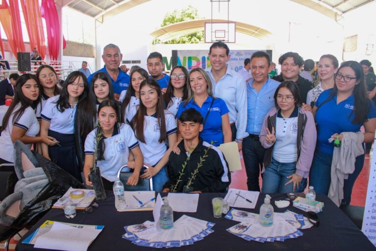 En equipo UAdeC y Ayuntamiento de Matamoros llevan Brigada Universitaria Lobos en tu Colonia