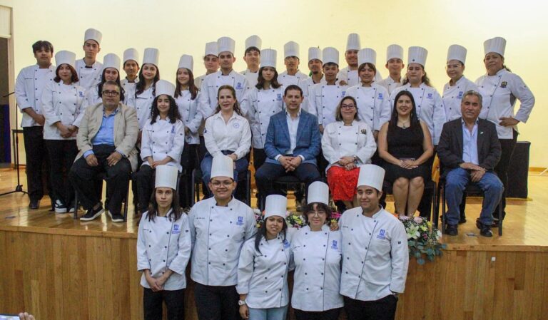 En la UAdeC Unidad Laguna realizan Imposición de Gorros a los estudiantes de la Sexta Generación de Gastronomía de la FCA