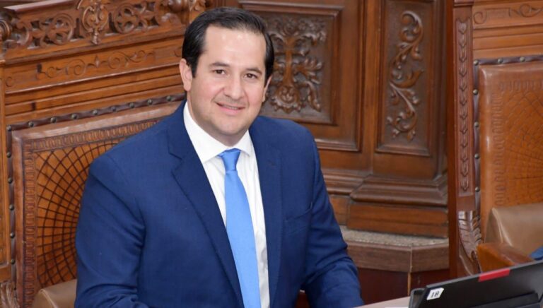 Evitar tránsito de vehículos de carga pesada en zonas habitacionales o escolares: Memo Ruiz