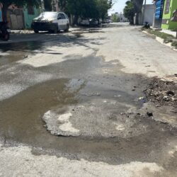 Fuga de aguas negras aqueja a vecinos en la colonia Santa Luz Analco; autoridades apoyarán en mantenimiento1