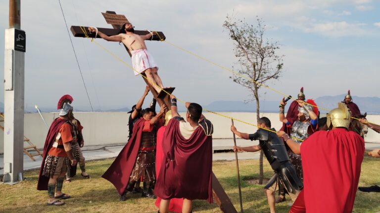 Realizan edición 49 del Viacrucis Viviente del Ojo de Agua en Saltillo
