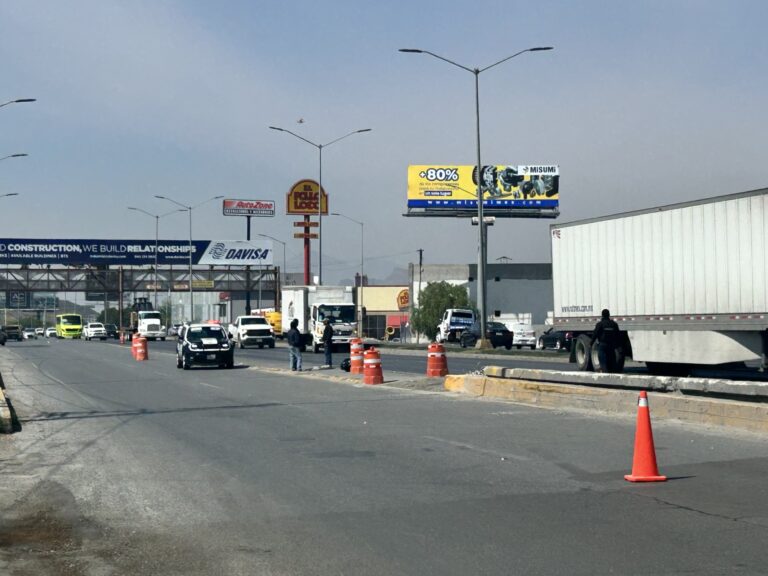 Inician trabajos de reparación en el puente La Reina tras daños por accidentes automovilísticos