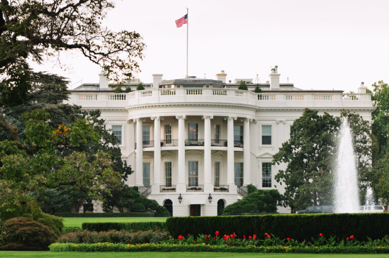 La Casa Blanca aclara que los aranceles a China son del 145 %