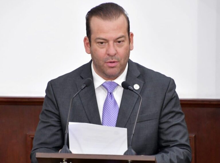 Libre elección de notarios ante trámites bancarios, solicita diputado Felipe González