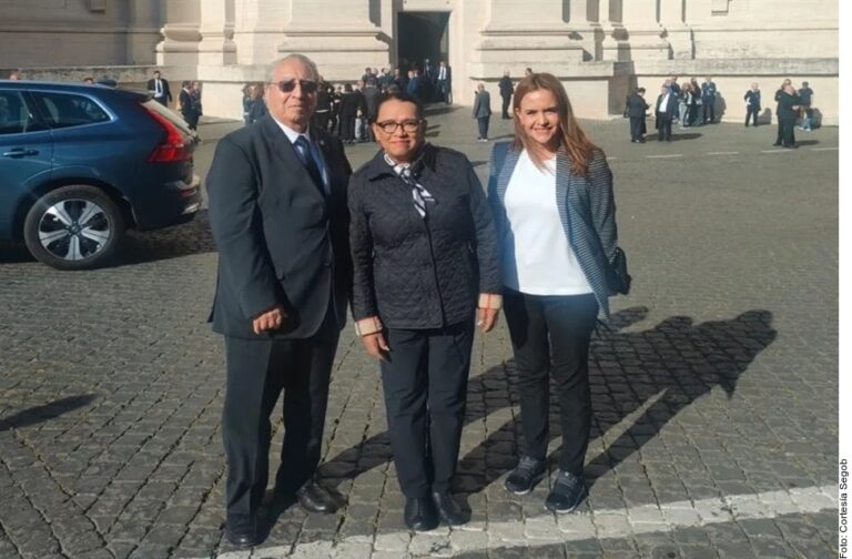 Llega titular de Segob al Vaticano para funeral 